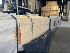 Gỗ thông trắng 35mm, 38mm, 42mm, 48mm, 60mm. Bào láng 4 mặt. Xuất xứ: Finland